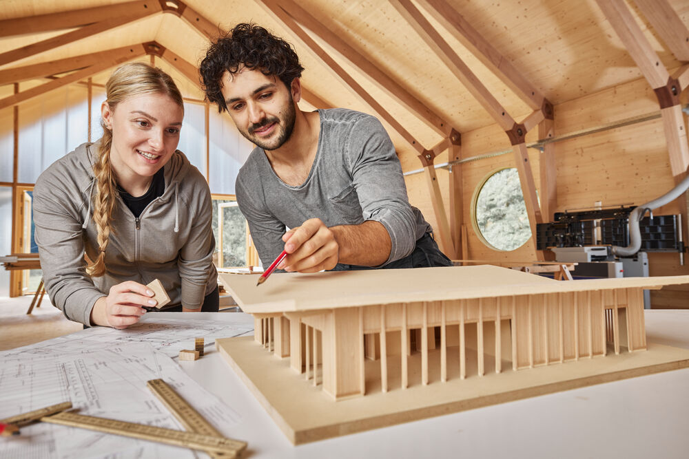 Die Forschungs- und Werkhalle auf dem Holzbaucampus der RPTU ist Experimentierraum für kreislaufeffektiven Holzbau.