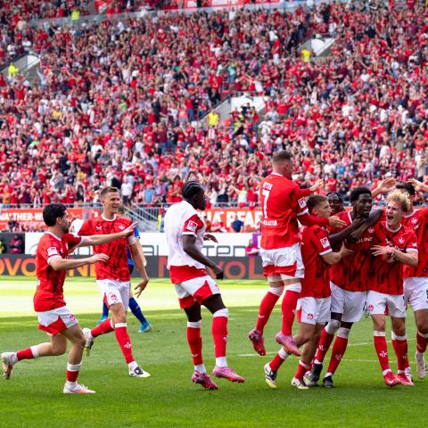 Der 1. FC Kaiserslautern beim Heimspiel auf dem Betzenberg